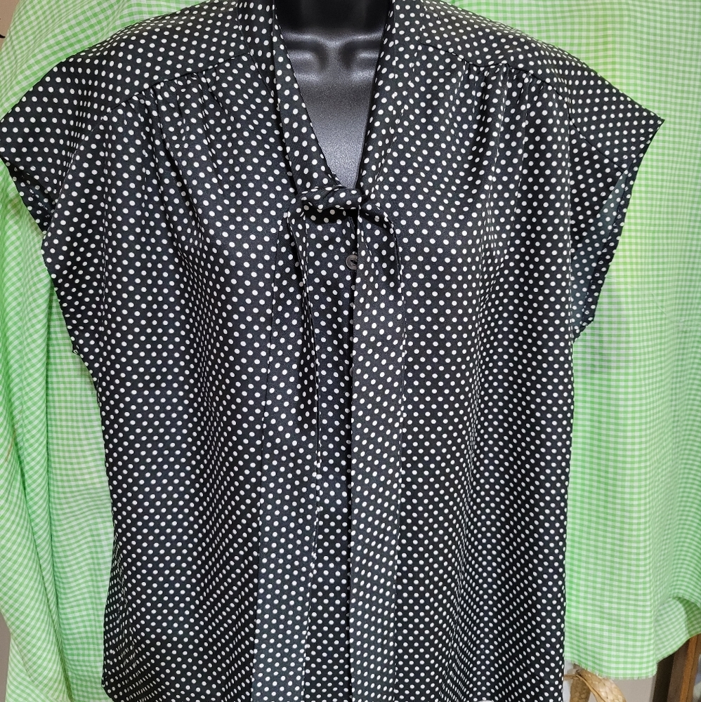 (2565) JC Penny Polka Dot white/Black Top Blouse, pit to pit 24 in.